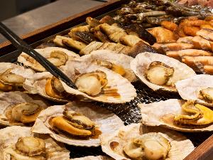 【朝食】北海道産の帆立の醤油焼。オススメはバタートッピング。