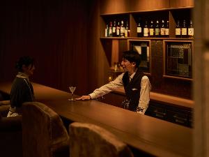 【Bar/Slow Way】クラフトビールやウイスキー等、あなたのお気に入りの一杯をお愉しみください。