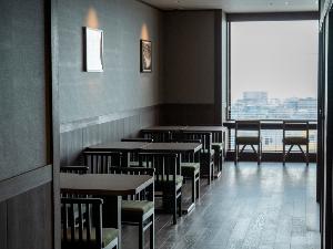 【10階/湯上り処  空】お風呂上りの待ち合わせ場所にご利用ください。夜には夜鳴きそばをご提供しております。
