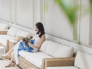 【ガーデンプール】開放感とバカンス気分を味わえる大人のための空間をご用意しております。