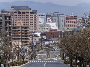 1859年の開港とともに栄え、最先端の西洋文化を受け入れた街の雰囲気に溶け込む様な煉瓦色の建物。