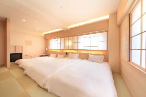 【タタミツイン】4名利用<BR>ベッド幅　110cm、追加布団2組<BR>広さ　　　36平米