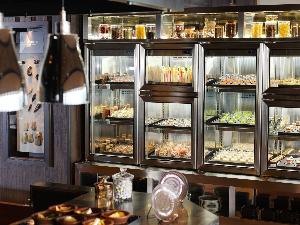 【バイキング】冷たい料理を冷たいままご提供する冷蔵コーナー（イメージ）