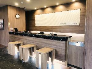 ホテルフロント<BR>24時間スタッフ常駐です。