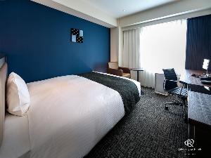 【コーナーダブルルーム19平米】ベッドサイズ154cm×1台