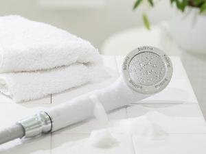 女性大浴場のシャワーヘッドがBollina製に変わりました。 超微細な気泡をたっぷり浴びて、しっとりした肌、艶やかな髪へ。 毛穴よりも小さい泡が皮脂汚れまでやさしく洗い流す。是非、お試しください。