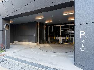 【立体駐車場】当館に10台分ご用意しております。午後3時からの先着順、予約不可となります。1泊1500円でのご案内です。満車時は近隣の提携駐車場をご案内致します。