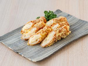 【ちくわサラダ】熊本の家庭を代表するＢ級グルメ。ちくわにポテトサラダを詰め込み、天ぷらにしたもの。熊本では日常の家庭で並ぶ定番料理です。