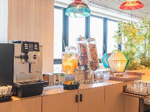 【フリースペース】ソフトドリンク、コーヒー、紅茶などもご用意しております。
