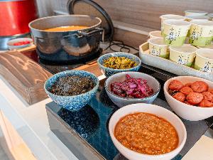 【朝食ブッフェ】ご飯のお供には、熊本の名産「高菜」や有明海産の「海苔の佃煮」などをご用意しております。