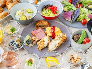 【朝食ブッフェ】地産の食材を使い、ほぼ全てレストランで調理した手作り料理をご用意しております。