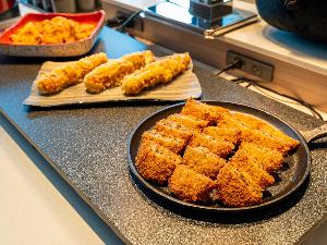 【朝食ブッフェ】地元では定番ともいえる、馬肉を使ったコロッケです。お子様でも食べやすい料理となっています。