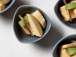 ローカルメニュー・筍と厚揚げいりこ炊き合わせ筑前煮