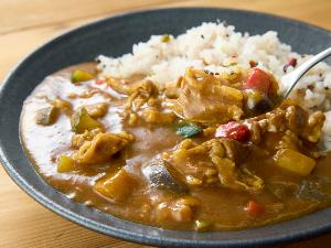 【カレーライス】朝からお腹いっぱい楽しめるカレー ビーフ・シーフード・キーマを日替わりで提供