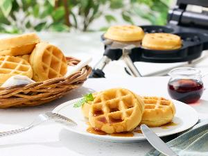 【焼きたてワッフル】自分で焼きたてワッフルが作れる!お好みのトッピングでお楽しみください