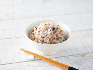【雑穀米】複数種類の穀物を使用した、食物繊維とミネラルたっぷりな雑穀米。