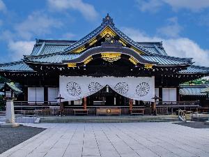 周辺観光｜靖国神社（公共交通機関で約25分）