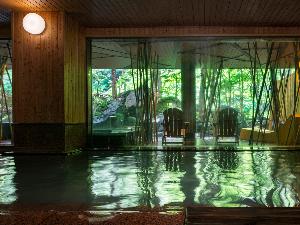【大自然の湯「鳥の声」】内風呂からも自然を眺めながら入浴できます