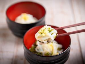 【朝食】イカ刺し漁火ぶっかけ丼