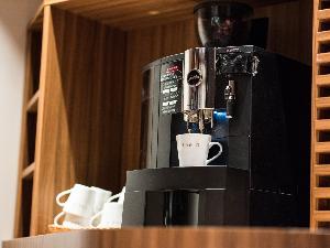 ロビーに淹れたてのエスプレッソコーヒーをご用意