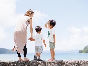 加計呂麻ブルーの海に包まれ、贅沢なのんびり時間を過ごす。