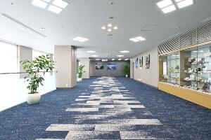 ＜レストラン通路＞本館2階より連絡通路を渡ってレストランへと向かいます。