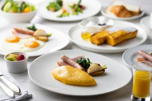 朝食は選べるメインディッシュ+サラダバー