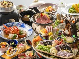 伊勢海老の姿造りや黒毛和牛朴葉味噌焼き、土佐米茄子吹寄せ仕立てなど