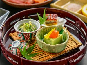夕食　夏の基本会席　※2024年6月15日（土）頃から2024年9月14日（土）頃までの献立例です。