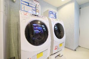 ３階、７階に自動販売機とコインランドリーをご用意しております。