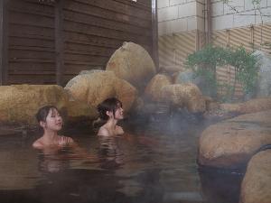 天然温泉「琴乃湯」（加温）の露天風呂