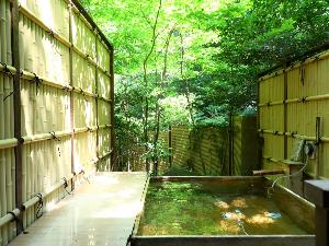 【貸切露天風呂】自然と豊富な源泉を独占♪空いていれば何度でもご利用いただけます。　※紅葉、黄葉