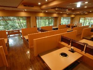【炙り焼き会席】掘りごたつのお席で会席料理を愉しむ。※6名様以上のお客様は2席に分かれます。