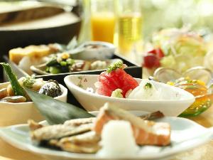 【朝食】ごはんがすすむ小鉢を数種類ご用意♪