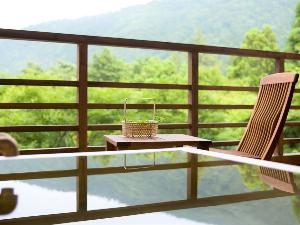 【檜露天風呂付き和洋室】四季折々の風景を眺めながら湯浴みを。※露天風呂は温泉ではございません。
