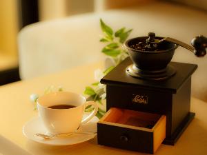 【客室備品】全客室にコーヒーミルをご用意しております。
