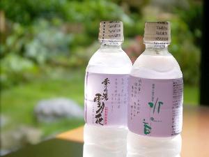 【客室備品】お部屋の冷蔵庫に、お水をご用意しております。