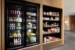 マーケットプレイス：地域の特産品、ちょっとしたお夜食やスナック菓子等の軽食もご用意致しております。