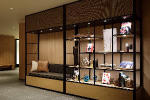 ライブラリーコーナー：地域の名品、地元のアーティスト、工芸作家による作品のご紹介