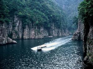 【周辺観光】瀞峡〜ウォータージェット船〜＜写真提供：（公社）和歌山県観光連盟＞