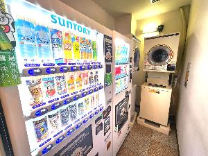 自動販売機・コインランドリーコーナー
