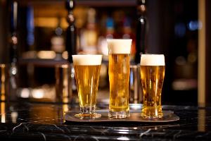 バーラウンジにて提供している生ビール３種類 （クラッシック、SORACHI1984、開拓使麦酒）