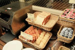 トースターで焼き立てパンをお召し上がりください。