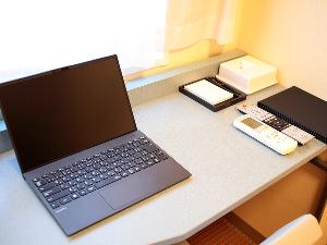 【ダブルルーム＋ロフトベッド】広々デスク♪PCを広げても余裕のあるデスクスペース