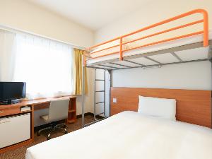 【2ベッド】ダブル+ロフトベッド◆ベッド幅160ｃｍ×1台+ベッド幅90ｃｍ×1台◆広さ15平米