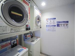 【コインランドリー】長期宿泊に便利なコインランドリーをご用意。