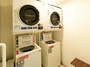 【コインランドリー】長期宿泊に便利なコインランドリーをご用意。