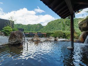 2024年7月リニューアルオープン・温泉大浴場「青軸」露天風呂