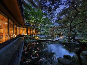 【日本庭園】四季の移ろいを豊かに演出する日本庭園です。