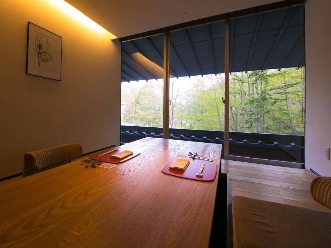 【個室食事処】隠れ家のようなスタイリッシュなお部屋です。大切な方と水入らずのときをお過ごしください。